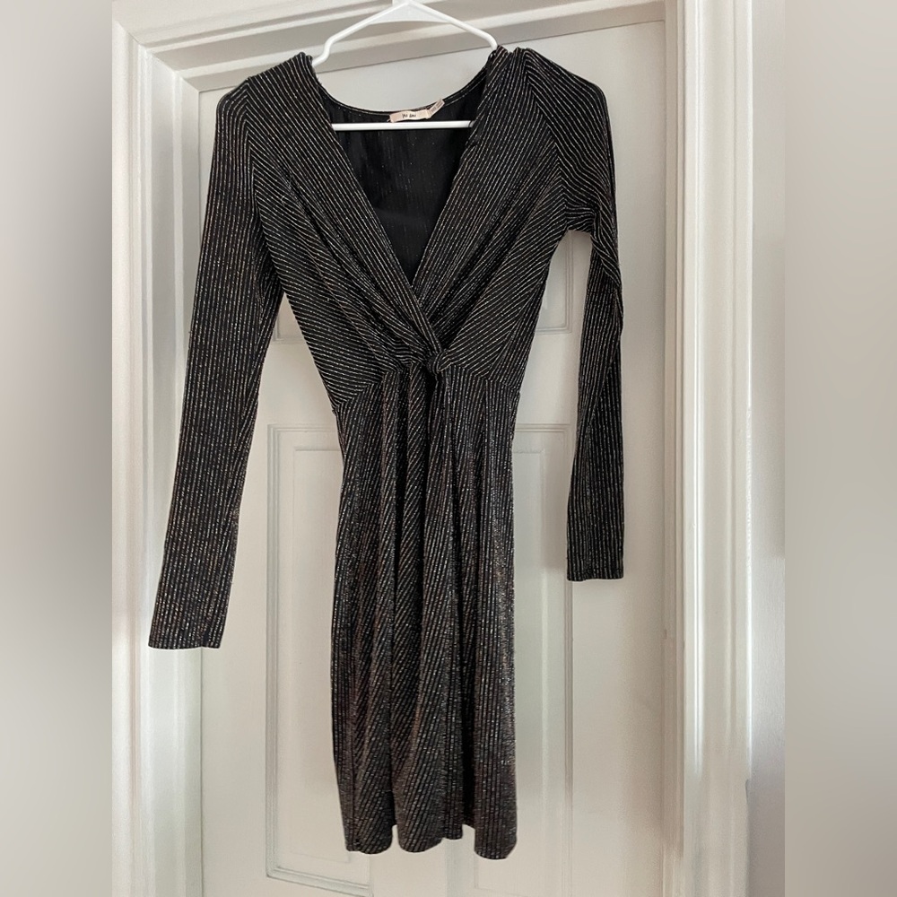 Miami Black Sheath Dress with V-Neck and Long Sleeve